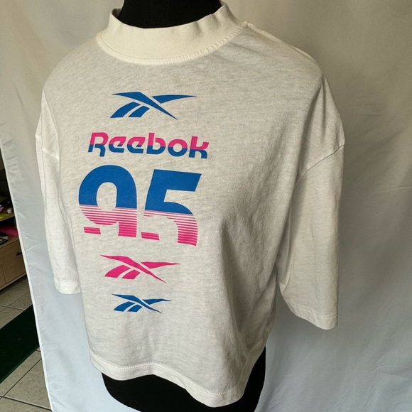 NWOT cropped Reebok tshirt - Picture 2 of 6